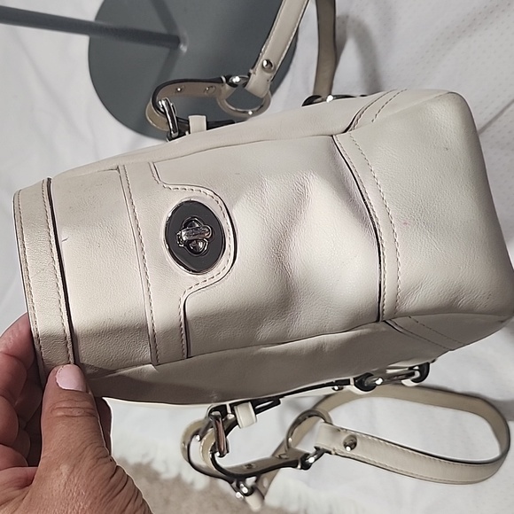 Coach F12343 Beige And Gold Leather Shoulder Tote Bag - Picture 9 of 16